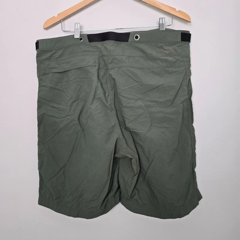 Nike ACG Men Trail Hiking Short 38 Olive Green Streetwear Lightweight Athleisure